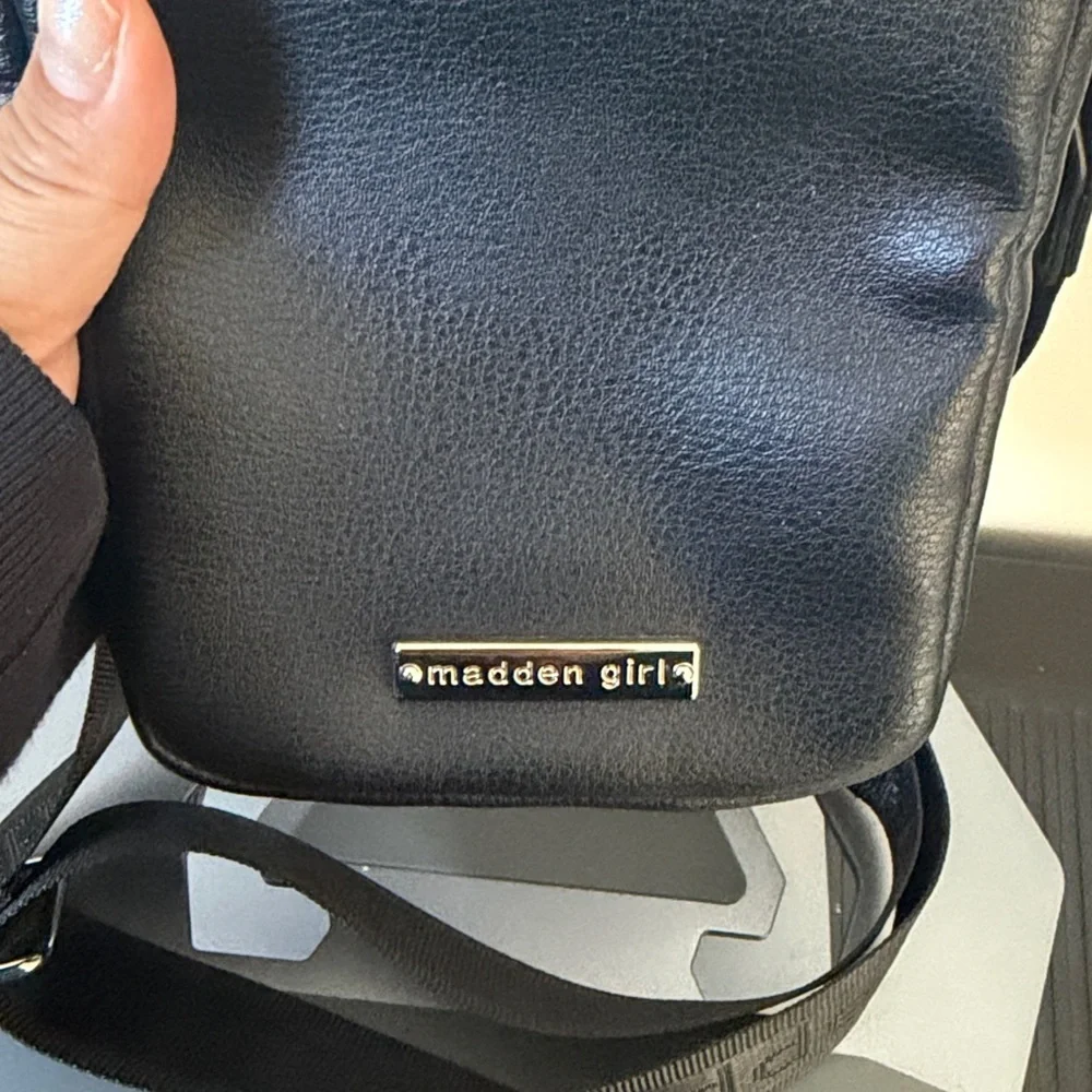 Crossbody Bag (Madden Girl, Black)🖤